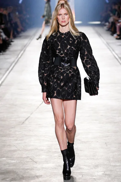 Look 28